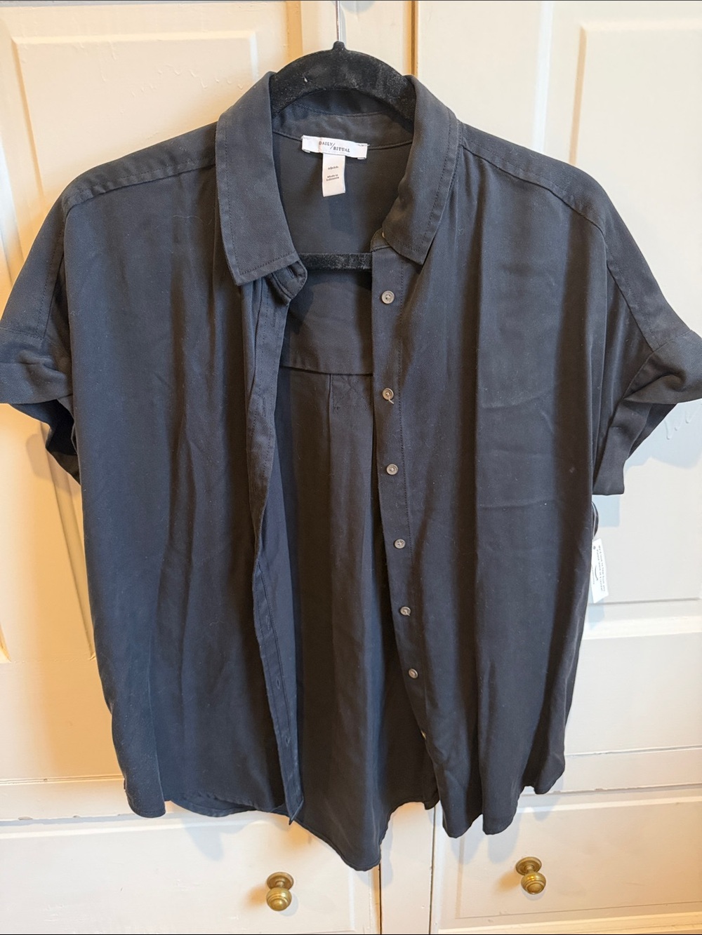 Oversized Women’s Short-Sleeve Button Shirt - Black